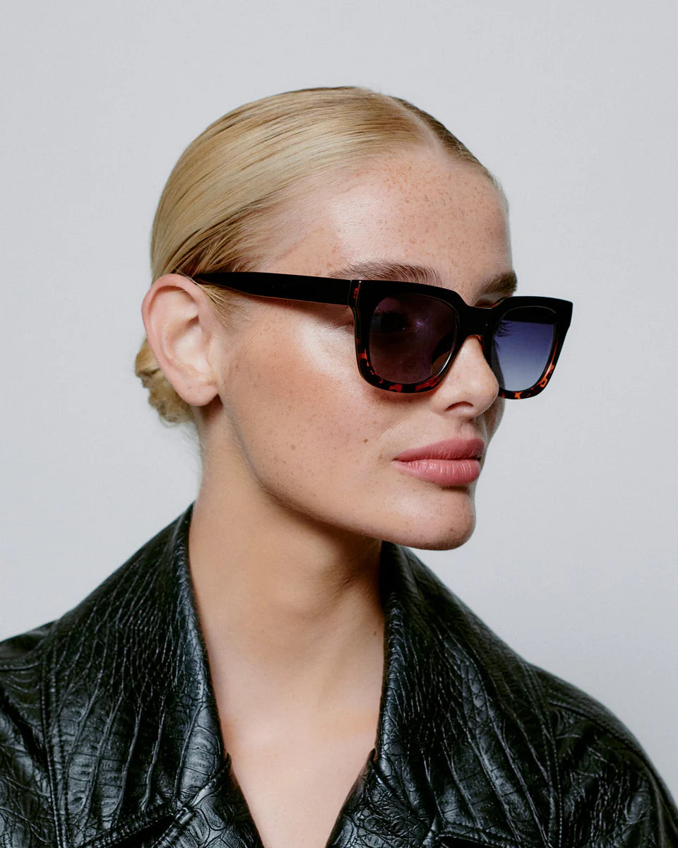 A.KJAERBEDE II NANCY BLACK DEMI TORTOISE