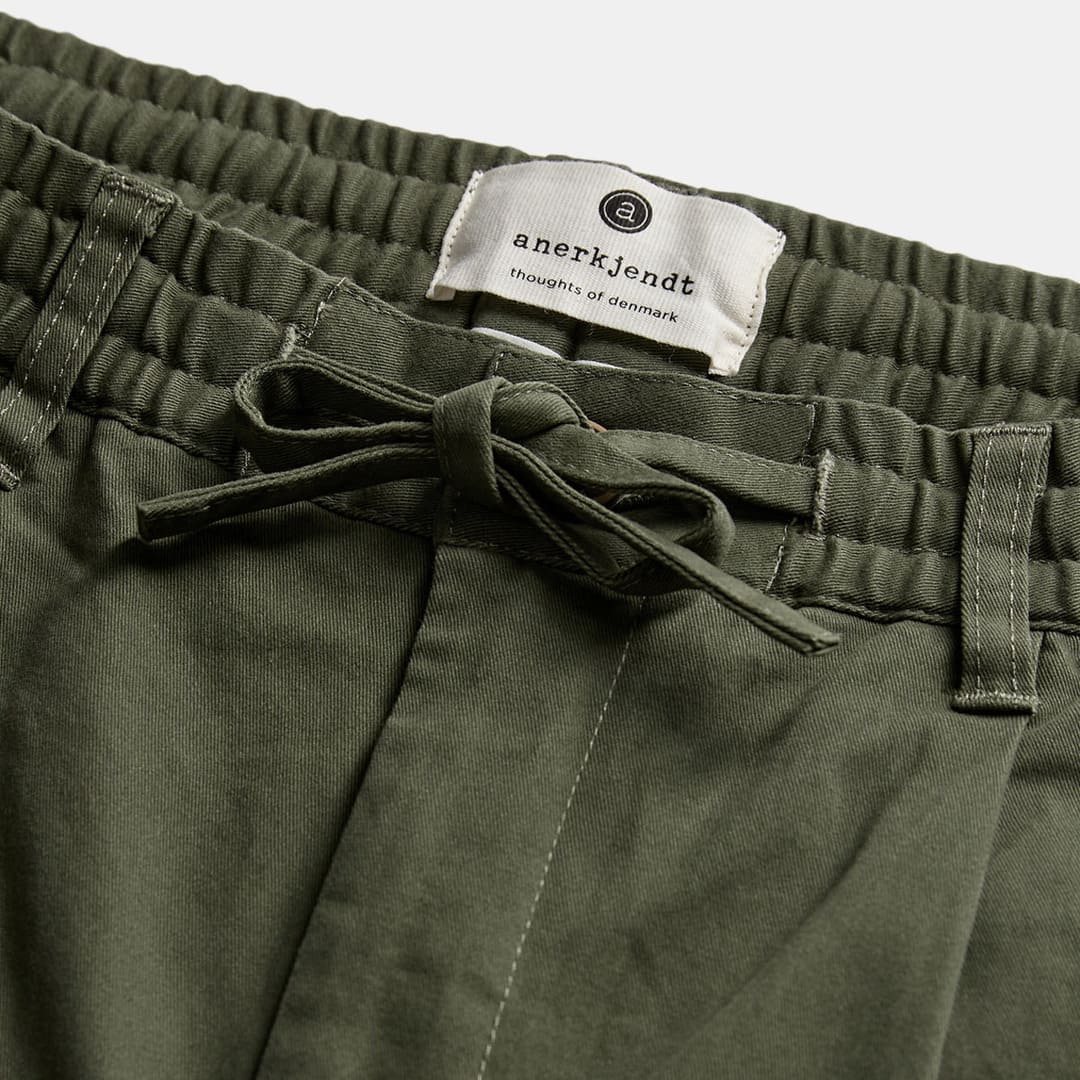 ANERKJENDT || AKJAN COTTON PLEAT ELA PANTS OLIVINE