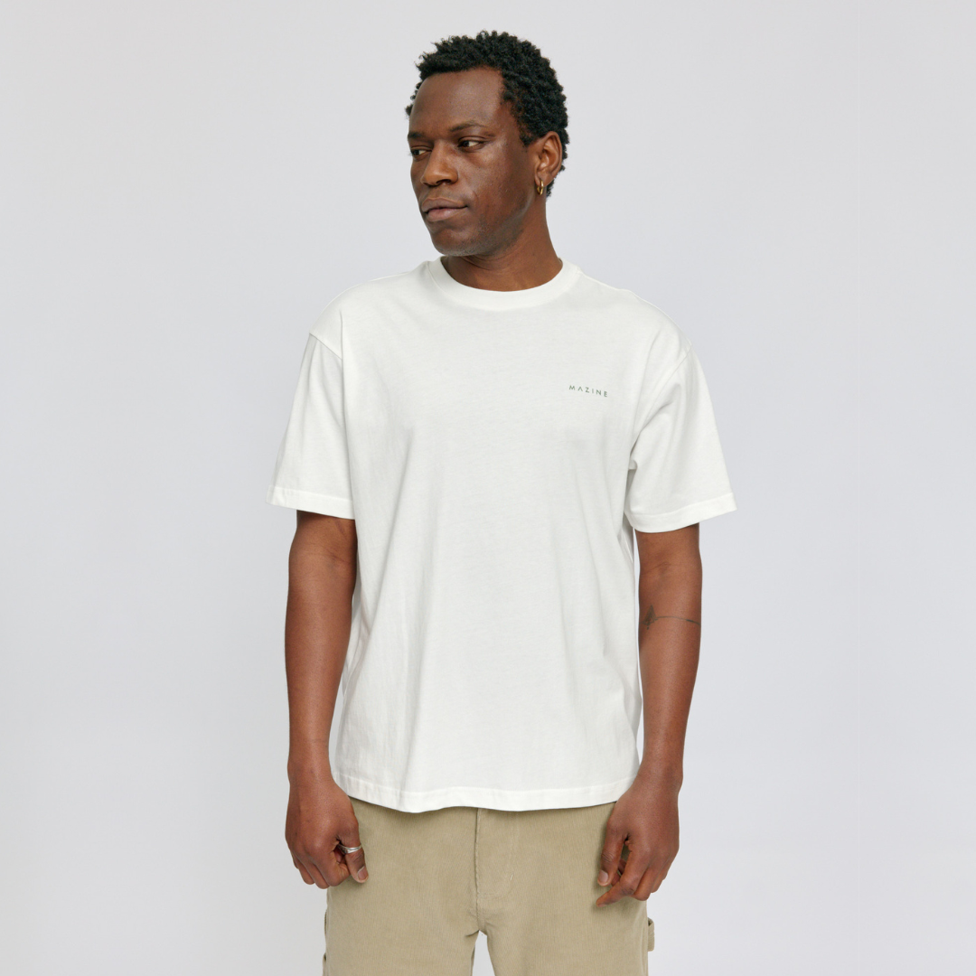 MAZINE || MENS DAY OFF BACK PRINT THEME T-SHIRT OFFWHITE