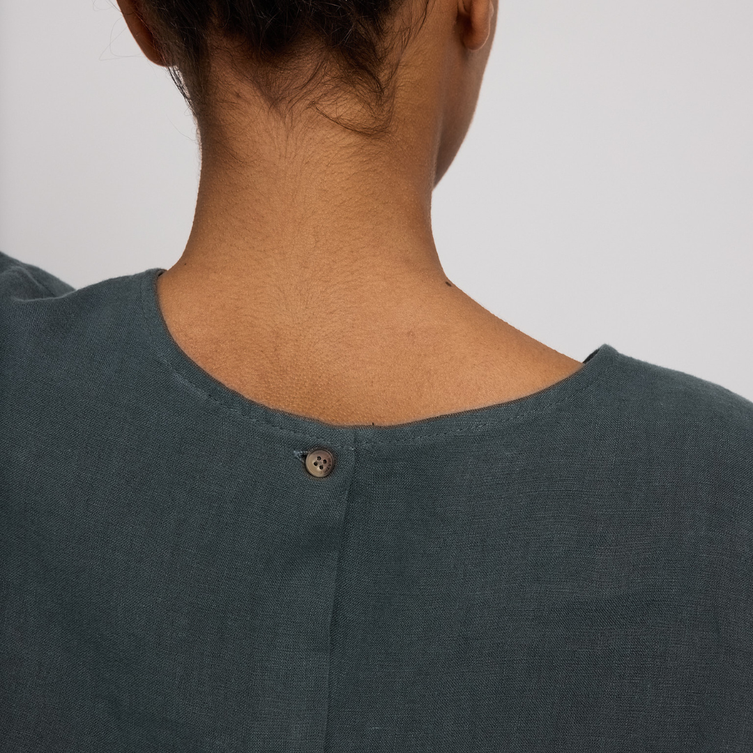 MAZINE || WOMANS LINEN TOP BOTTLE
