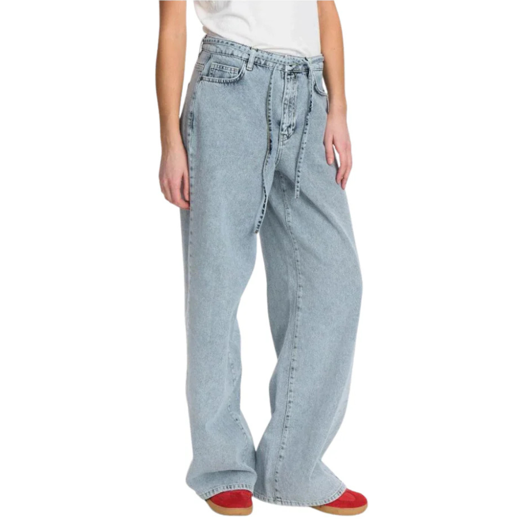 NÜMPH || NUBROOKLYN JEANS LIGHT BLUE BLEACH