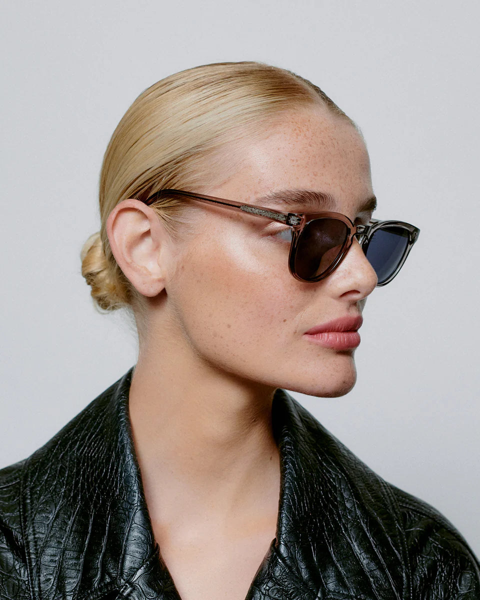 A.KJAERBEDE II BATE GREY TRANSPARENT