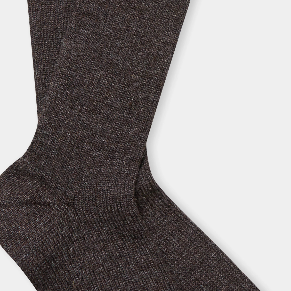 ABOUT COMPANIONS || ALPAKA SOCKS UNDYED BROWN