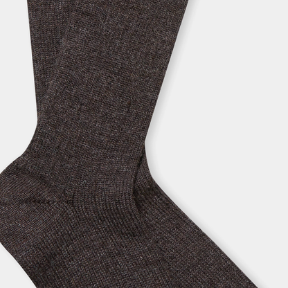 ABOUT COMPANIONS || ALPAKA SOCKS UNDYED BROWN
