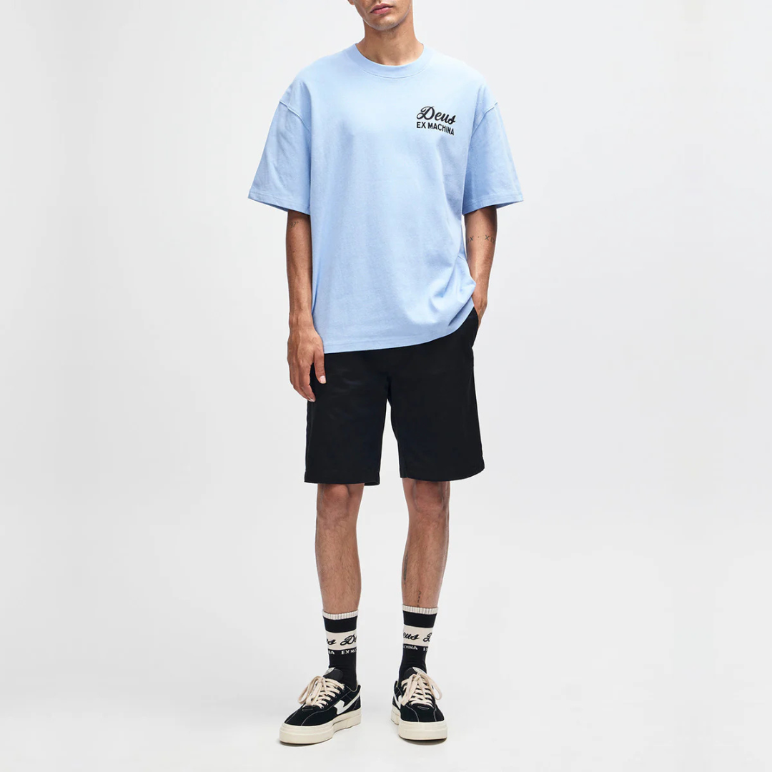 DEUS EX MACHINA || HARAJUKU SIGN TEE CERULEAN BLUE