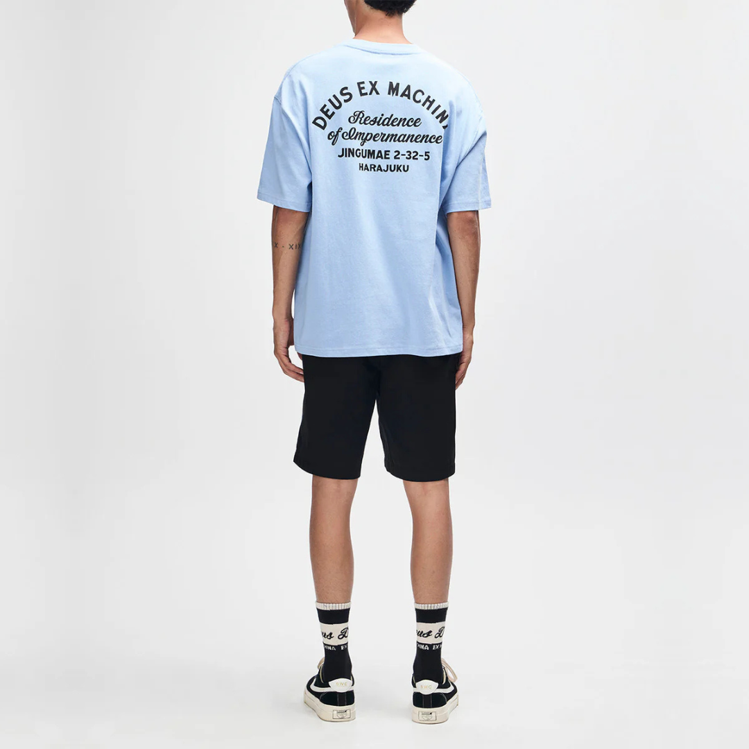 DEUS EX MACHINA || HARAJUKU SIGN TEE CERULEAN BLUE
