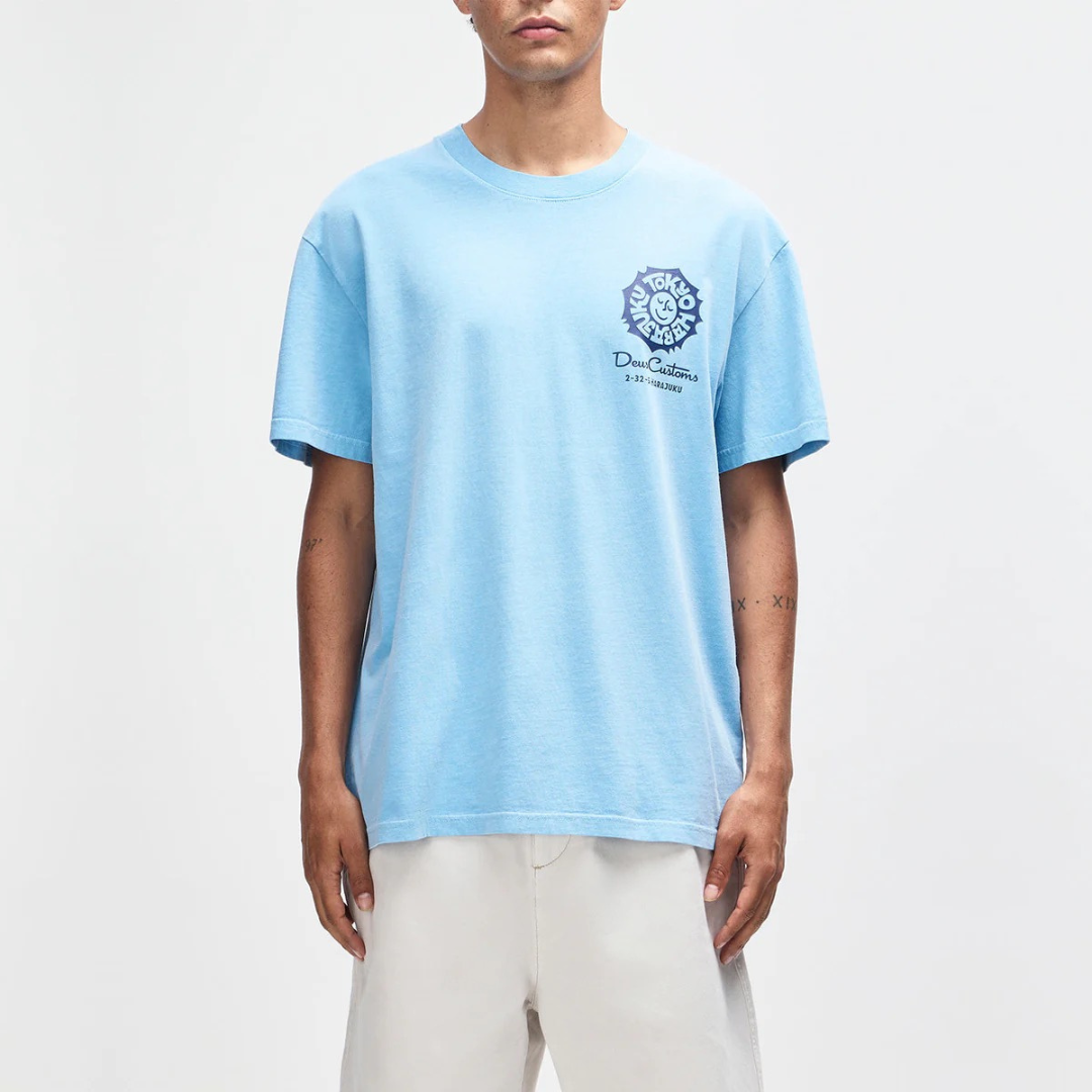DEUS EX MACHINA || TOKYO ADDRESS TEE BONNIE BLUE