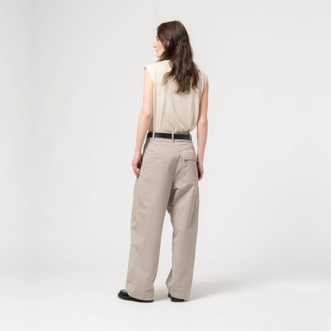 GIRLS OF DUST || EXTRA WIDE PLEATED PANTS OYSTER