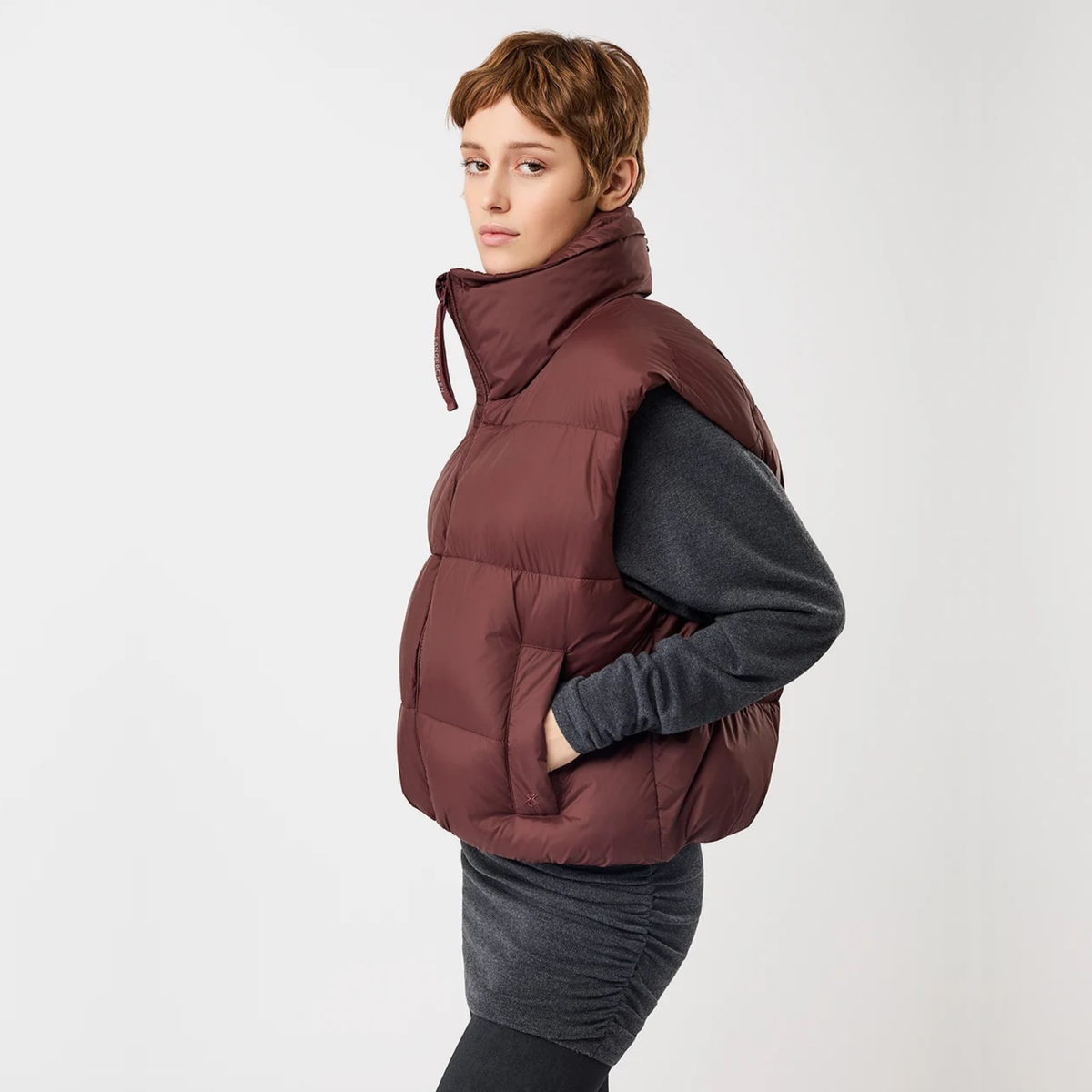 LANGER CHEN || WATTIERTE WESTE GESTEPPT BURGUNDY