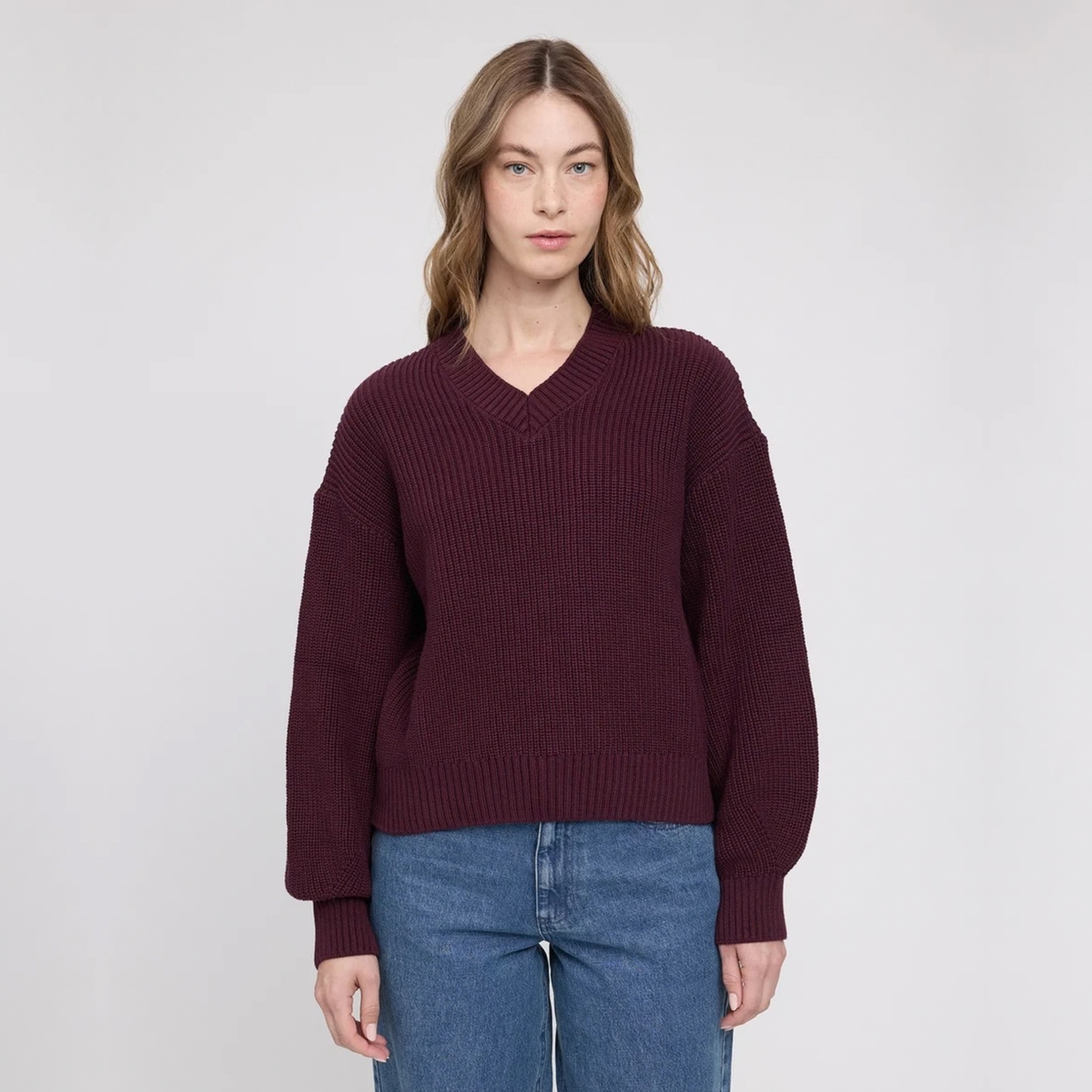 MAZINE || CHUNKY KNIT V-NECK JUMPER ORGANIC COTTON BURGUNDY WOMEN