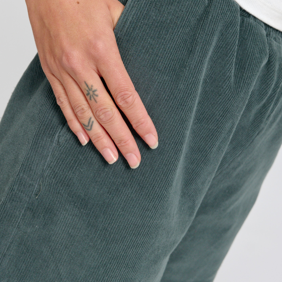 MAZINE || WOMANS CORDUROY SHORTS BOTTLE