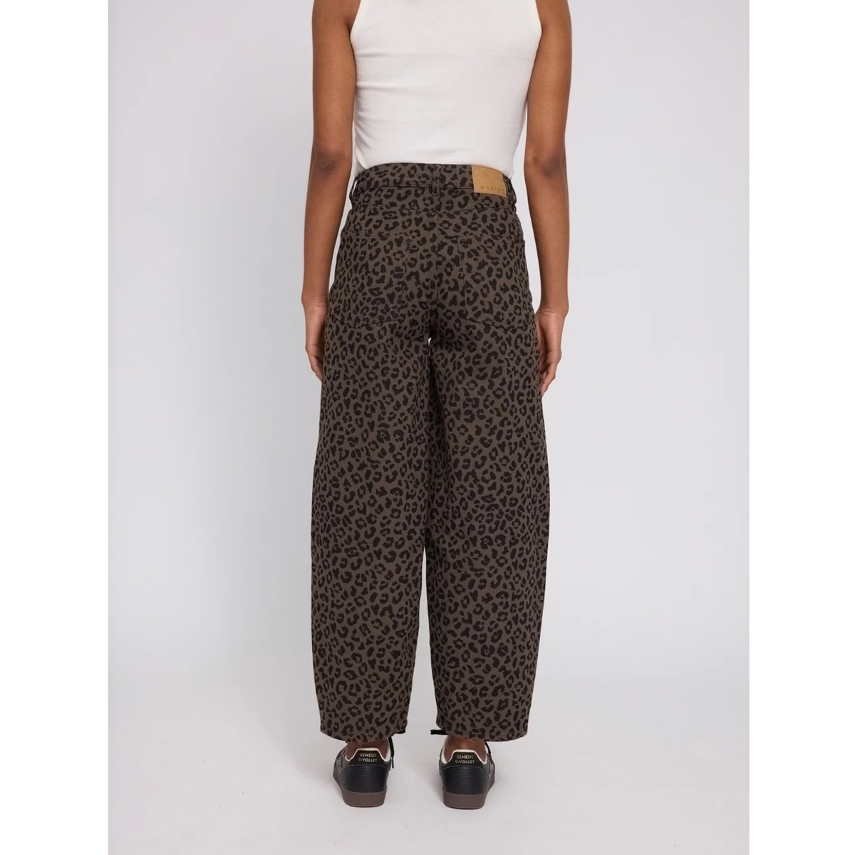 MAZINE || WOMEN PRINTED BARREL LEG DENIM PANTS CHOCOLATE BROWN / PRINTED