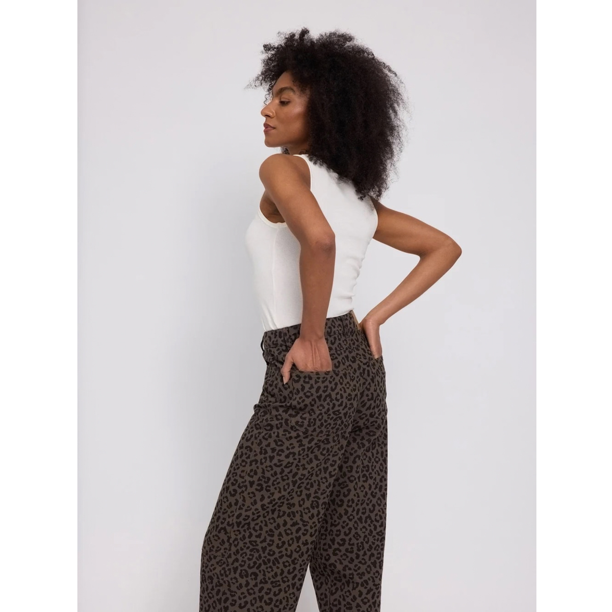 MAZINE || WOMEN PRINTED BARREL LEG DENIM PANTS CHOCOLATE BROWN / PRINTED