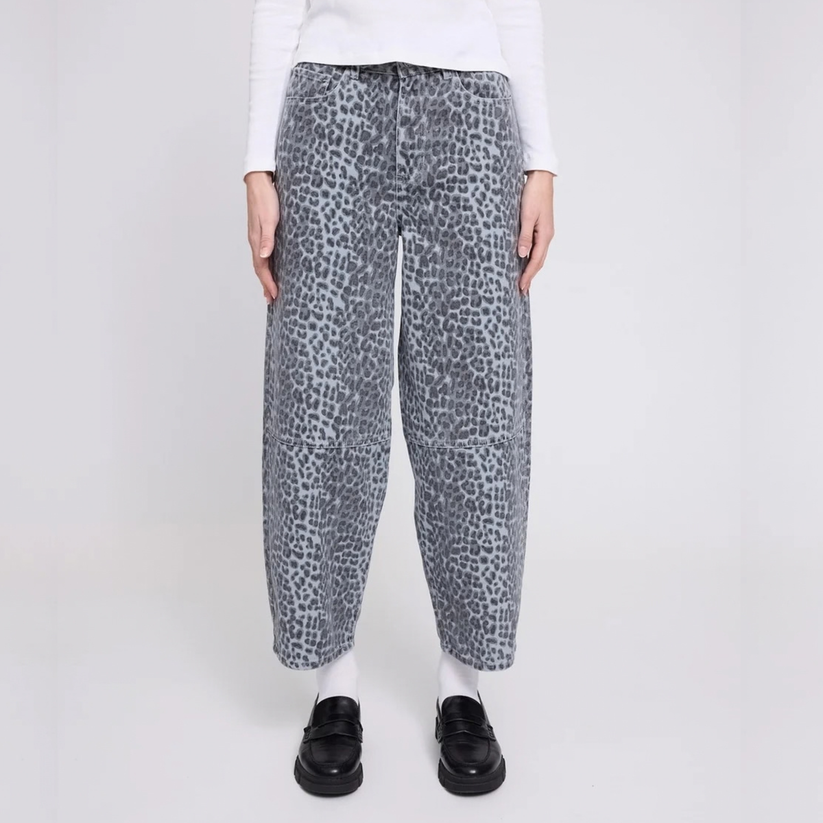MAZINE || WOMEN PRINTED BARREL LEG DENIM PANTS