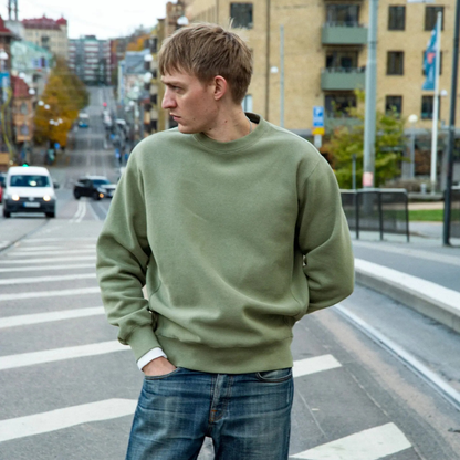 NUDIE JEANS || HASSE CREW NECK SWEATSHIRT GREEN
