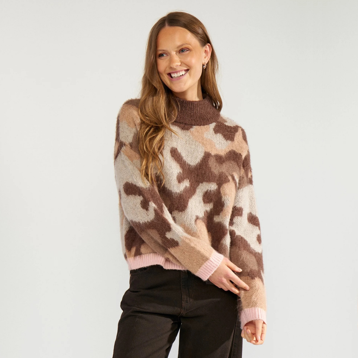 NÜMPH || NUCAMU PULLOVER BLACK COFFEE