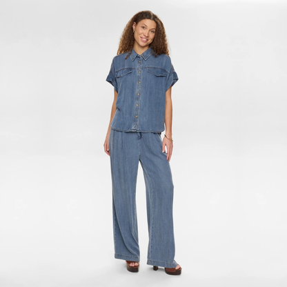NÜMPH || NUELIDA SLEEVLESS SHIRT SNOW WASHED DENIM