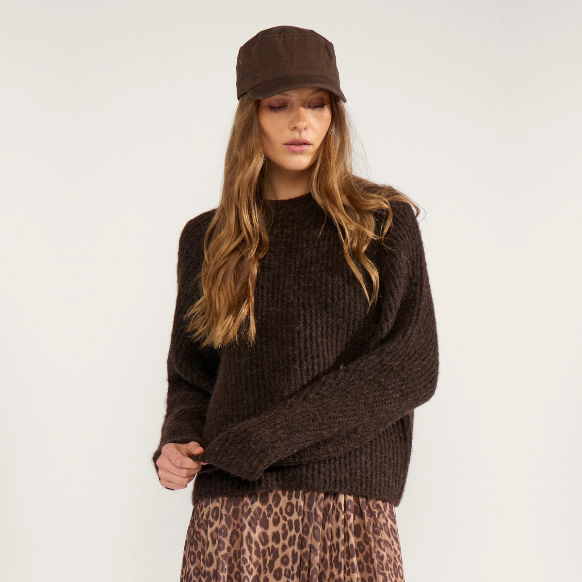 NÜMPH || NUZINDI PULLOVER BLACK COFFEE