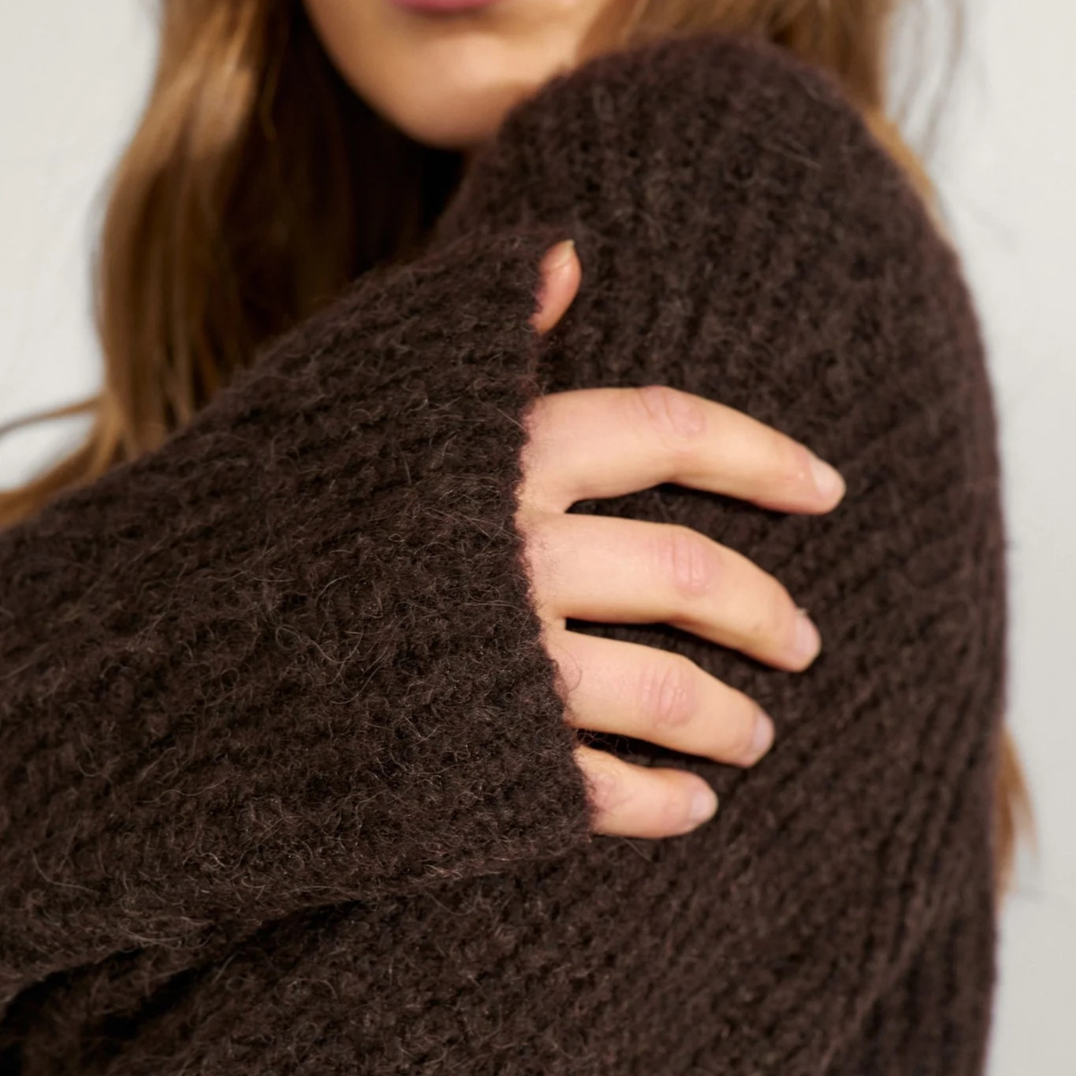 NÜMPH || NUZINDI PULLOVER BLACK COFFEE