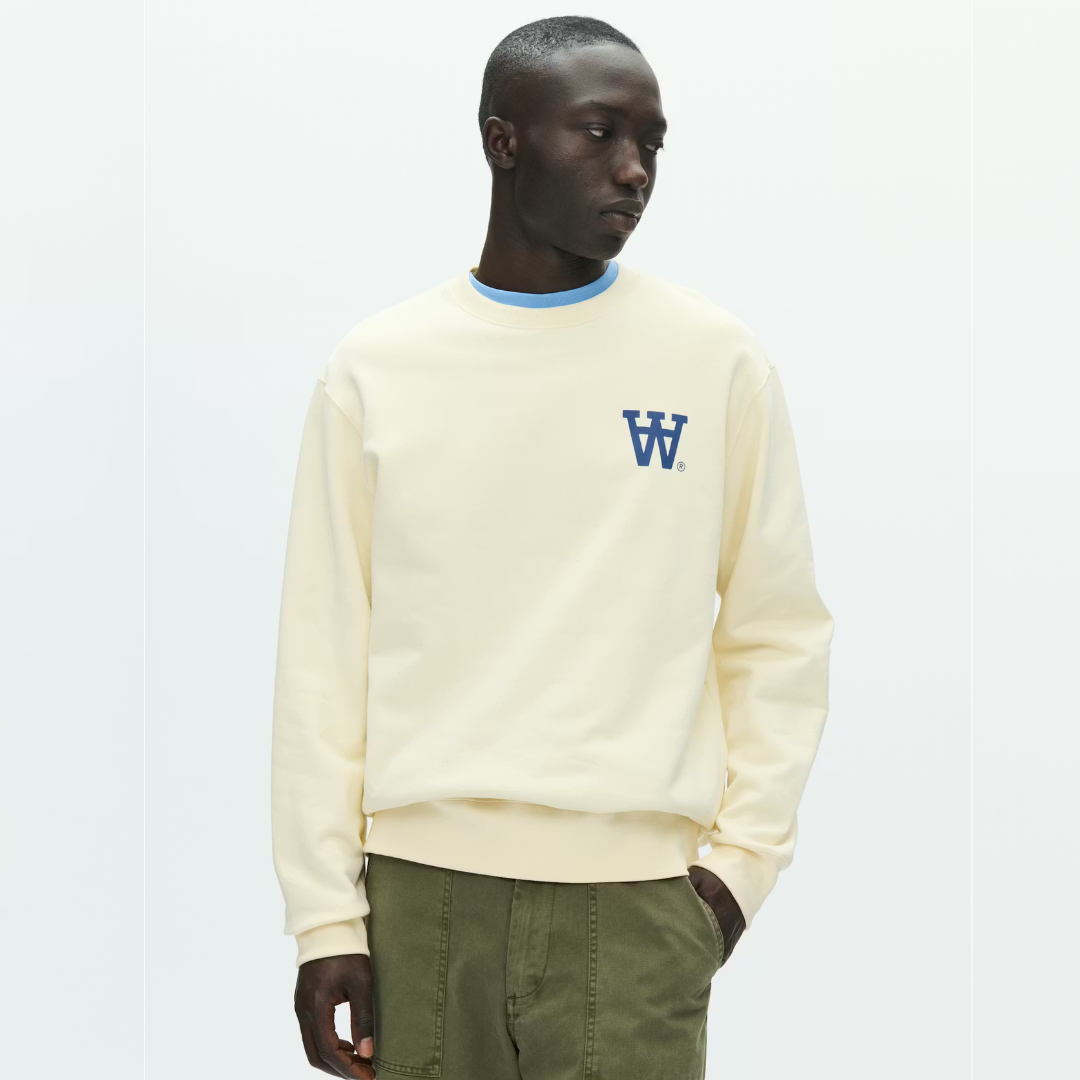 WOOD WOOD || NOEL AA CHEST PRINT SWEATSHIRT TUTLEDOVE