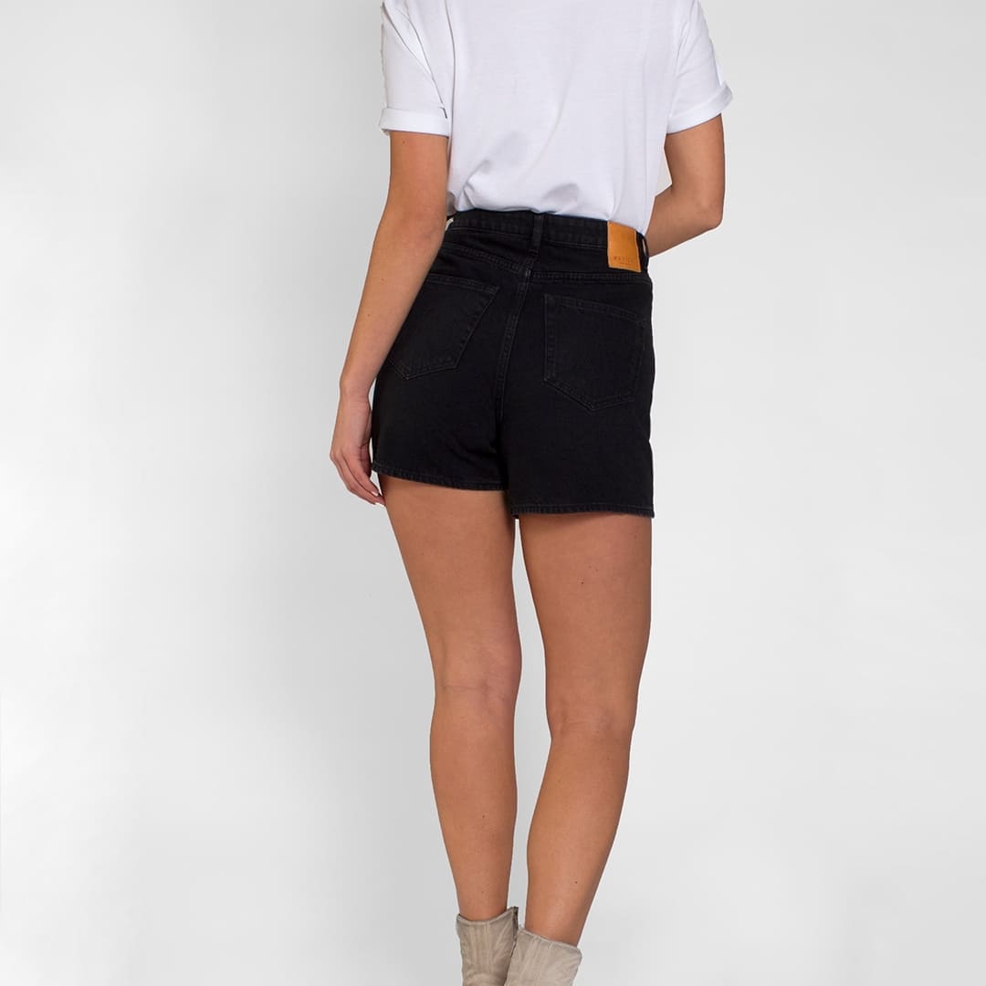 KUYICHI || DEMI SHORT