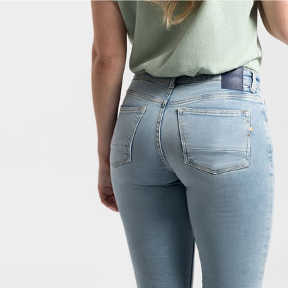 KUYICHI || SUZIE SLIM JEANS