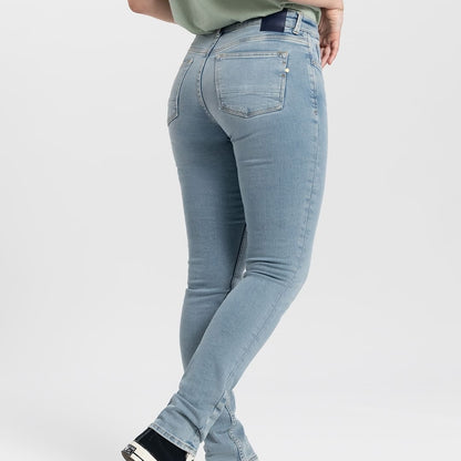 KUYICHI || SUZIE SLIM JEANS